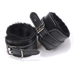 Esposas Shadow Fur Handcuffs Black - Sex & Mischief - Cake Sex Shop